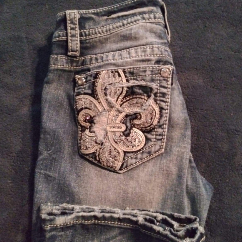 Size 26 miss me jeans.